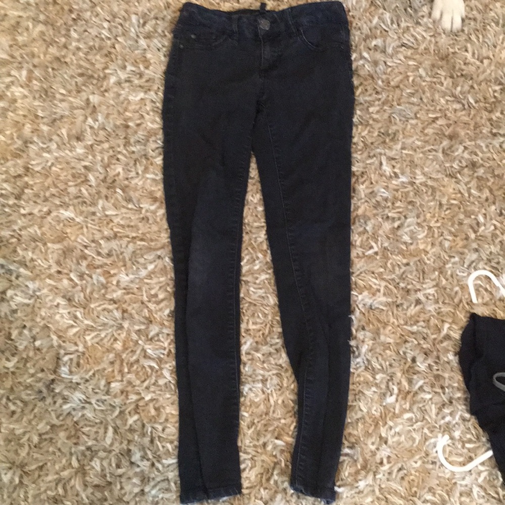 Black celebrity pink skinny jeans